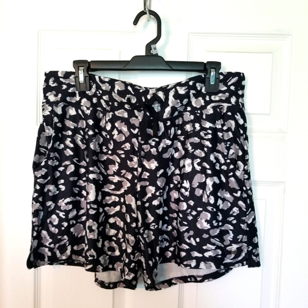 Women's XL shorts leopard print